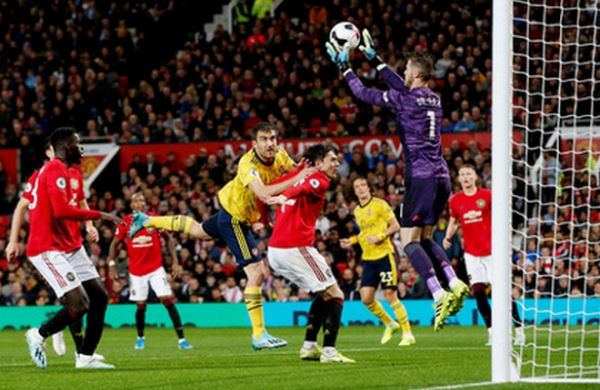 <br />
«Манчестер Юнайтед» сыграл вничью с «Арсеналом» в центральном матче тура АПЛ<br />
