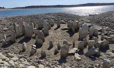 В Испании со дна водоема всплыл 7000-летний "Стоунхендж"